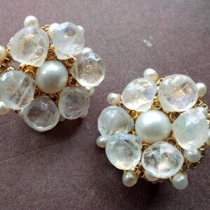 Earrings with crystals and pearls